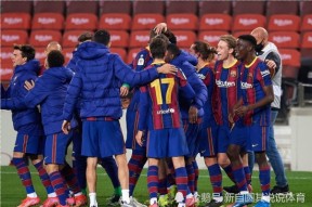 开云APP下载击剑超级杯上演强强对话，河套犀牛队翻盘徽州飞鹰队，战术调整见效；边后卫成为亮点(击剑服全国比赛)